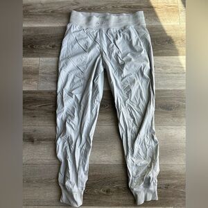 Lululemon Light Gray Joggers Women’s L Ultra Light Dance Studio Mid Rise